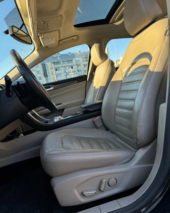 Ford Fusion cena 64000 przebieg: 98995, rok produkcji 2017 z Warszawa małe 379